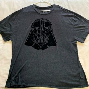 Men’s Large Darth Vader short sleeve tee/ 2Xl/ In great condition/ color-Black /